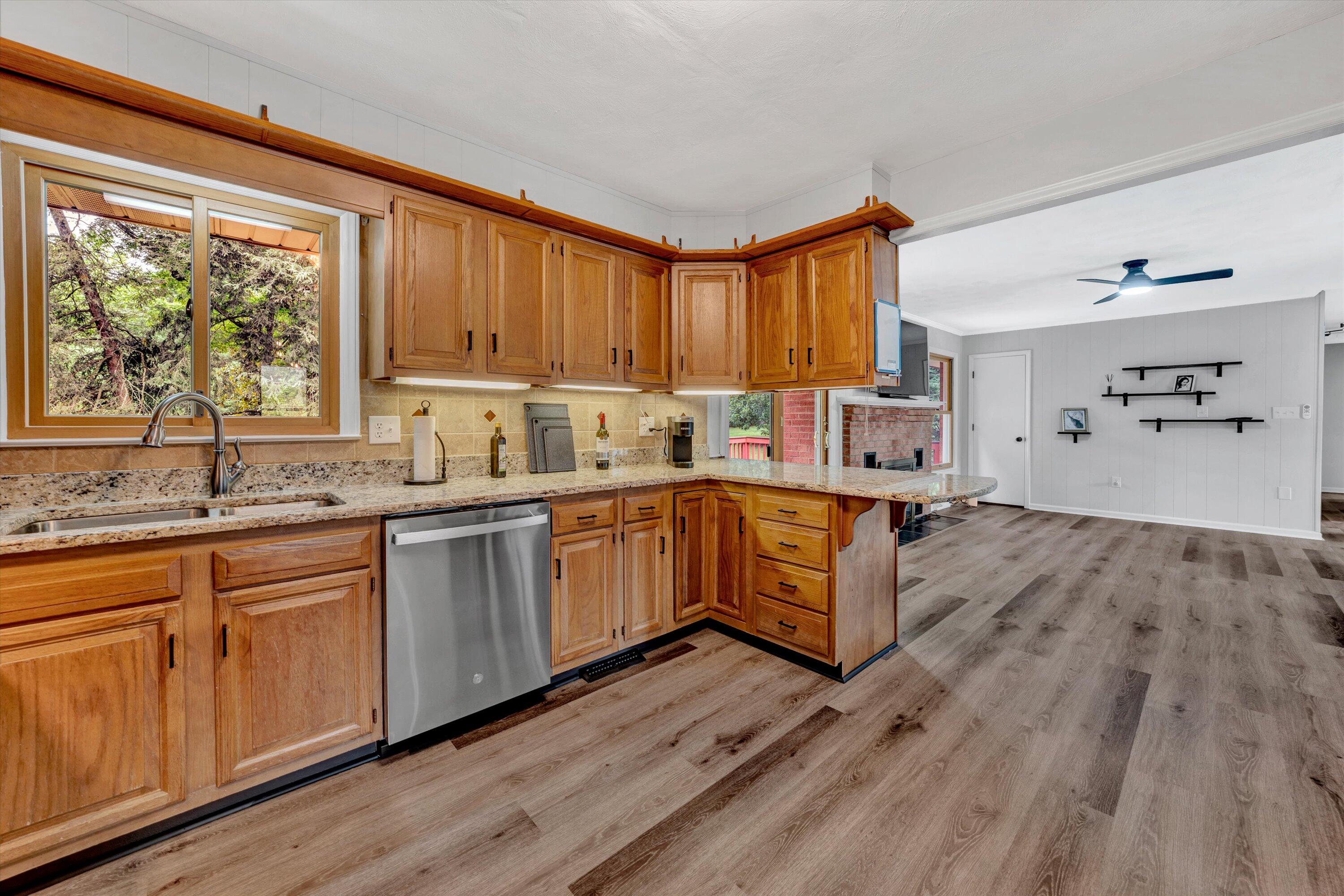 4604 Phyllis Road Northeast Roanoke, VA 24012 - Photo 9 of 44 14-072320240007