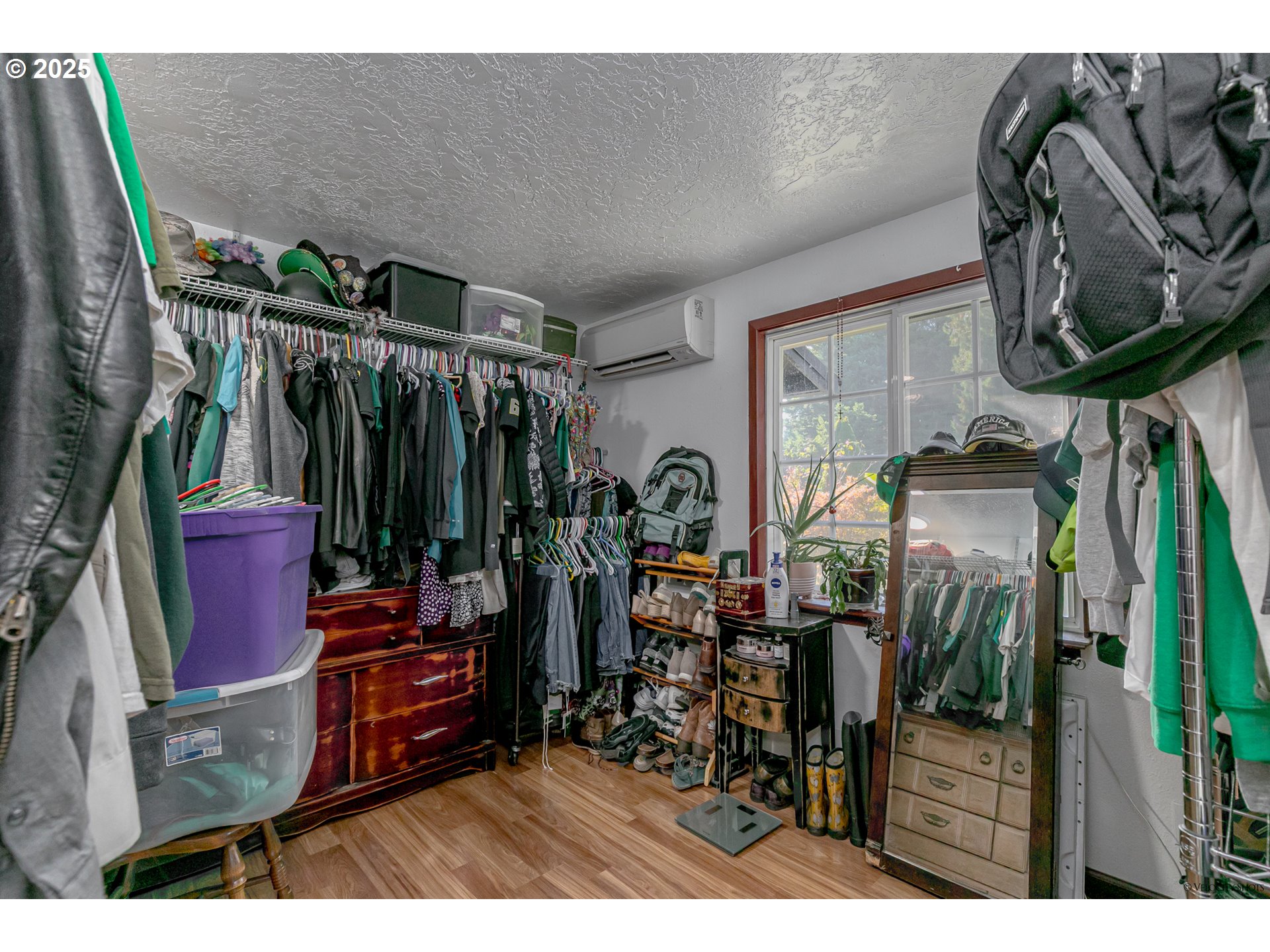 38289 Southeast Coupland Road Estacada, OR 97023 - Photo 19 of 48 a view of a entryway with furniture