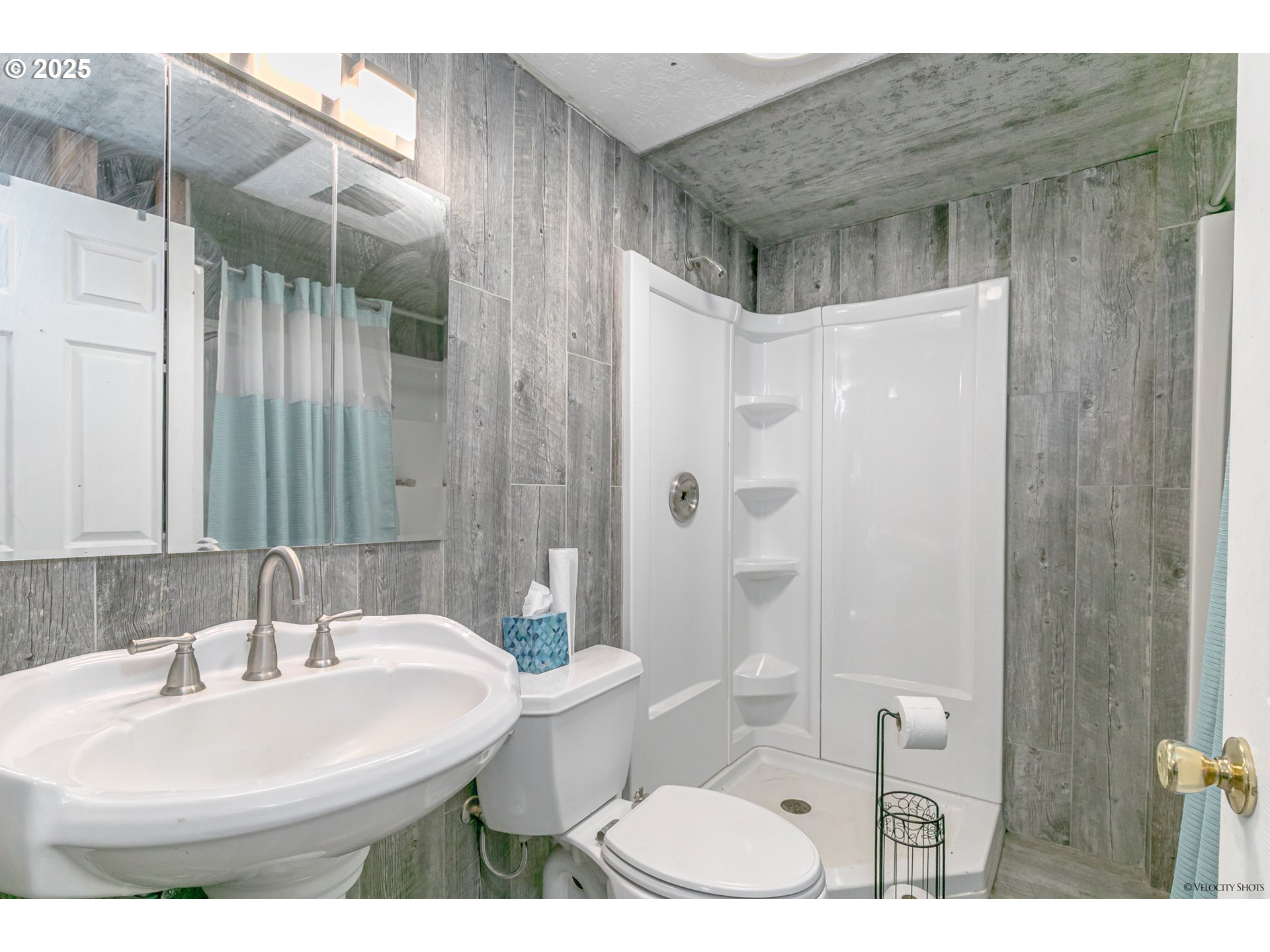 38289 Southeast Coupland Road Estacada, OR 97023 - Photo 21 of 48 a bathroom with a sink a toilet and shower