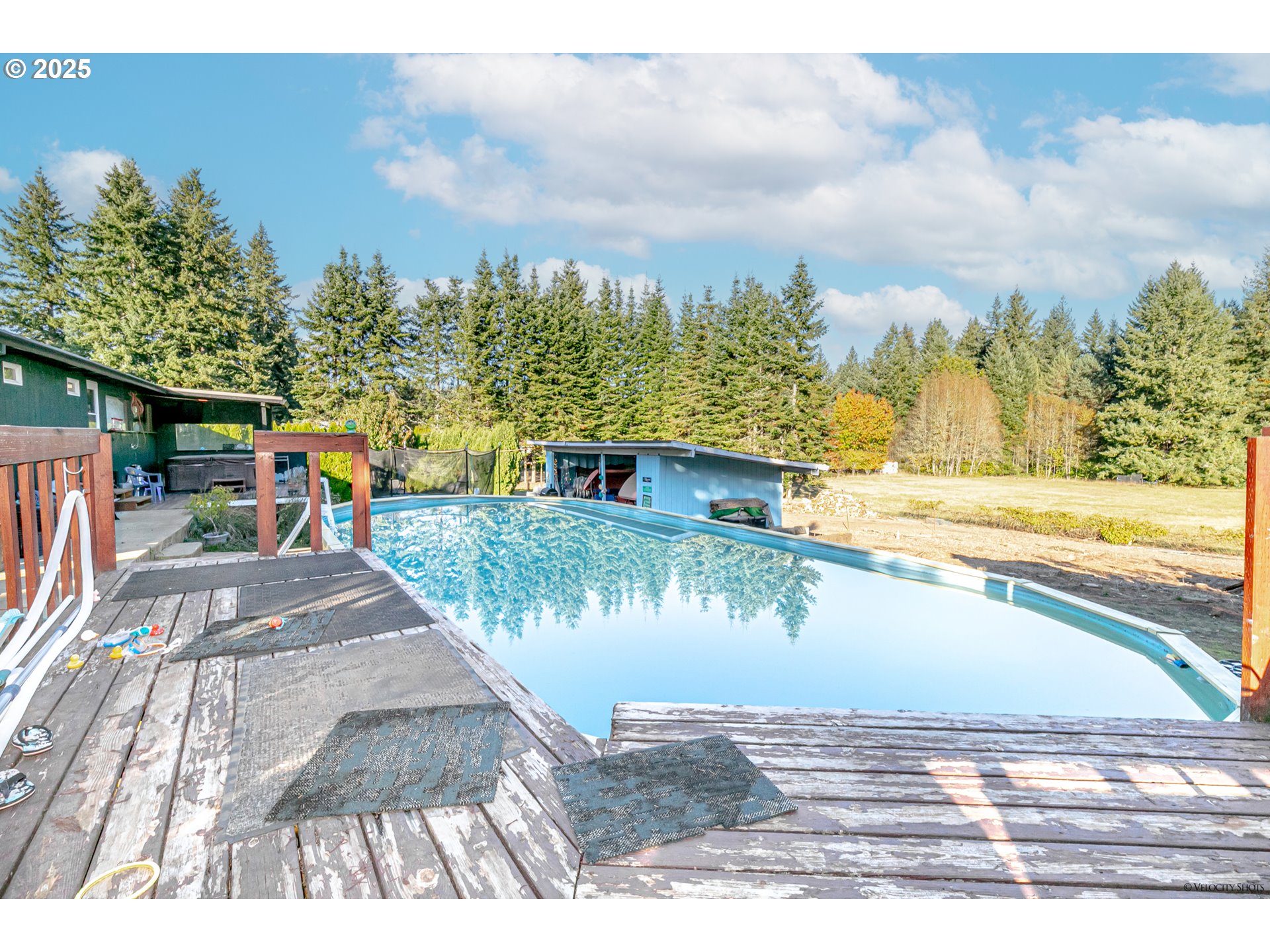 38289 Southeast Coupland Road Estacada, OR 97023 - Photo 29 of 48 a view of a swimming pool with a lake