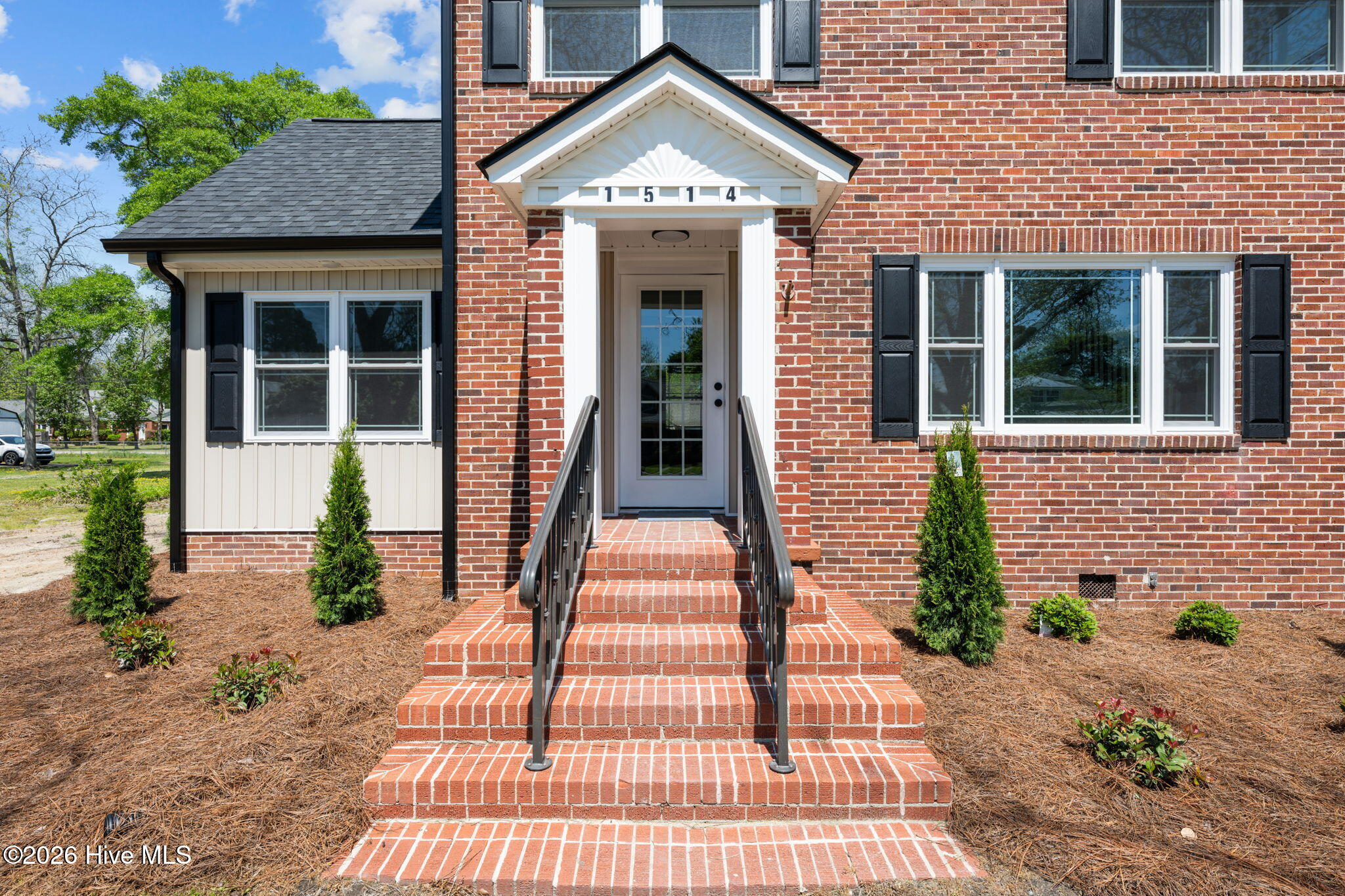 1514 Rhem Avenue New Bern, NC 28560 - Photo 3 of 41 46-web-or-mls-DSC_0152