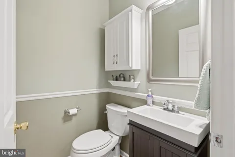 a black and white photo of a living room