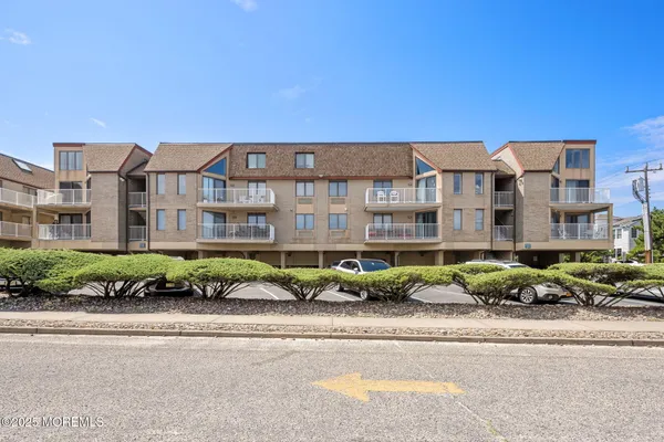 a picture of city view