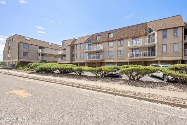 $2,300 | 9 Pearl Street, Unit 1G, Beach Haven, NJ 08008