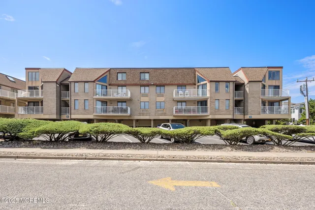 $2,300 | 9 Pearl Street, Unit 1G, Beach Haven, NJ 08008