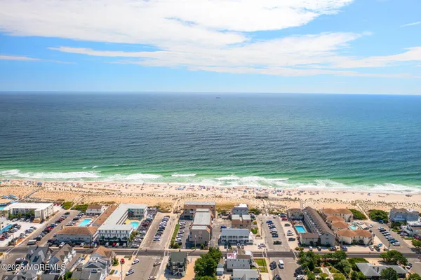 $2,300 | 9 Pearl Street, Unit 1G, Beach Haven, NJ 08008