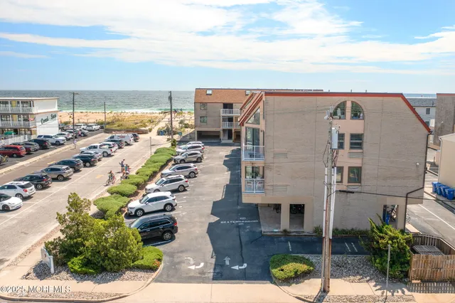 $2,300 | 9 Pearl Street, Unit 1G, Beach Haven, NJ 08008
