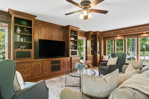 $985,000 | 165 North Valley Road, Barrington, IL 60010