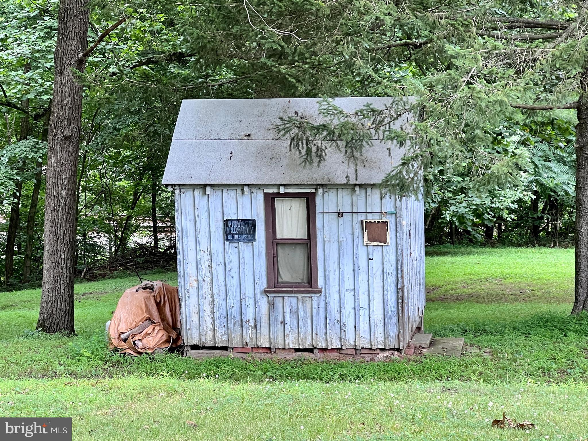 10 Co Rte 2/3 Hedgesville, WV 25427 - Photo 13 of 48 Little happy shack for storage.