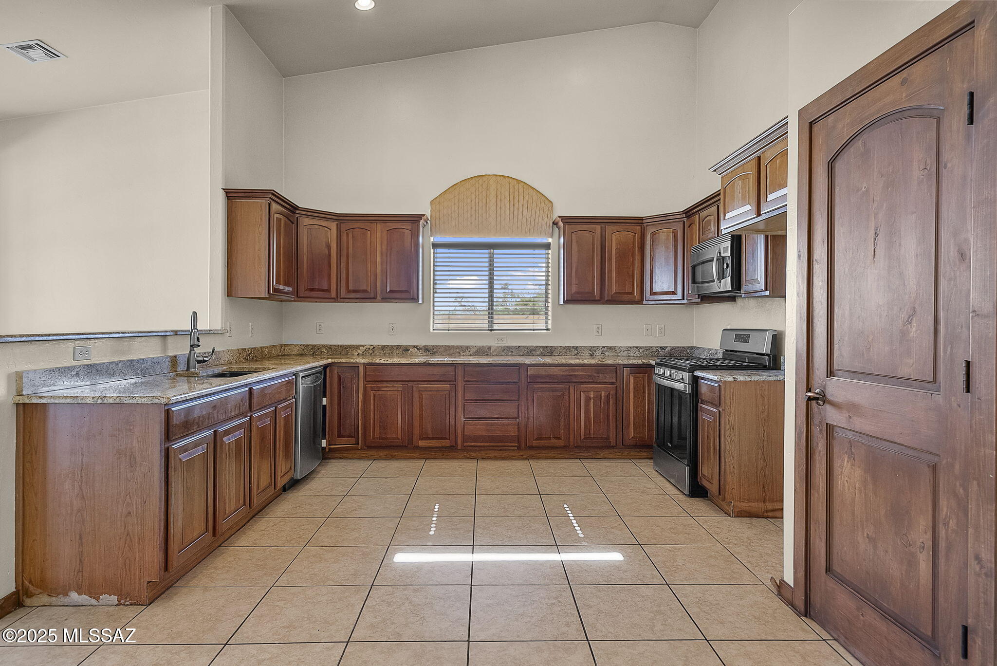 309 Valley View Drive Rio Rico, AZ 85648 - Photo 9 of 36 Gallery Image 9