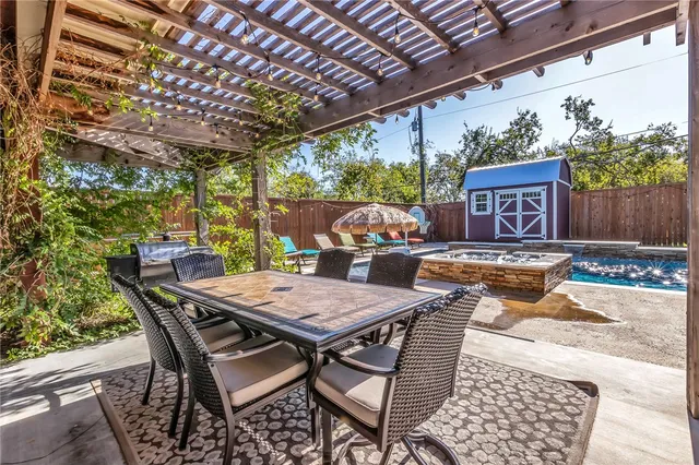 a view of an outdoor space