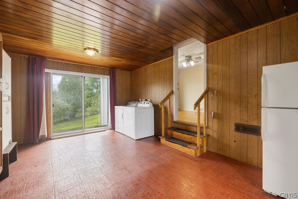 4156 Griffin Road Onondaga, NY 13215 - Photo 16 of 19 Door from dining-room to first floor breezeway to