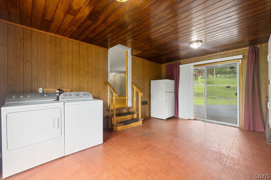 4156 Griffin Road Onondaga, NY 13215 - Photo 17 of 19 Slider to front driveway