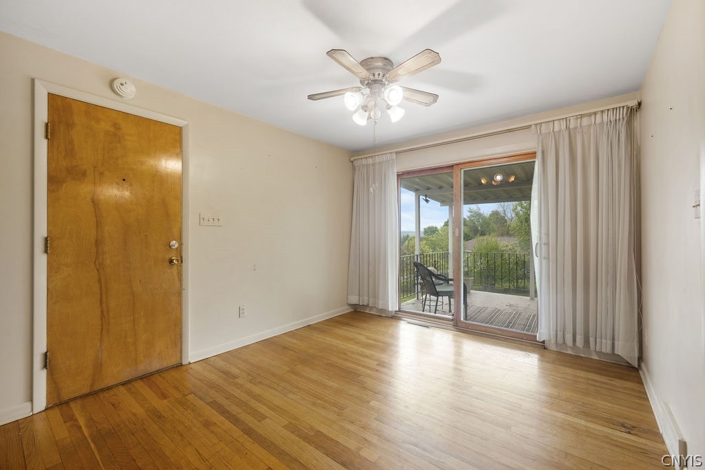 4156 Griffin Road Onondaga, NY 13215 - Photo 8 of 19 Dining area with slider to terrace