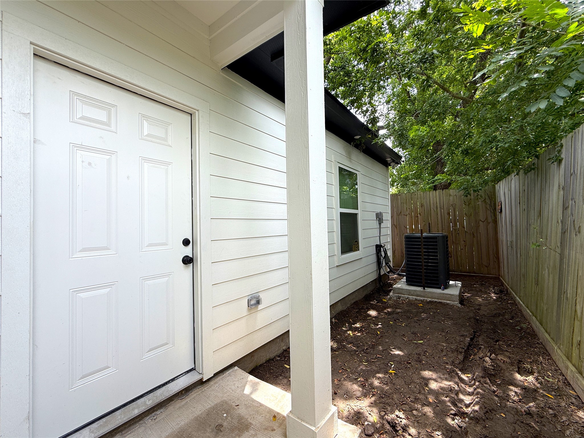 6708 Conley Street, Unit B Houston, TX 77021 - Photo 25 of 26 Back patio