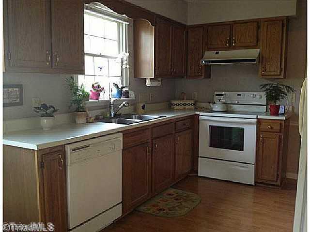 6302 Ridge Haven Road Greensboro, NC 27410 - Photo 6 of 10 Kitchen.