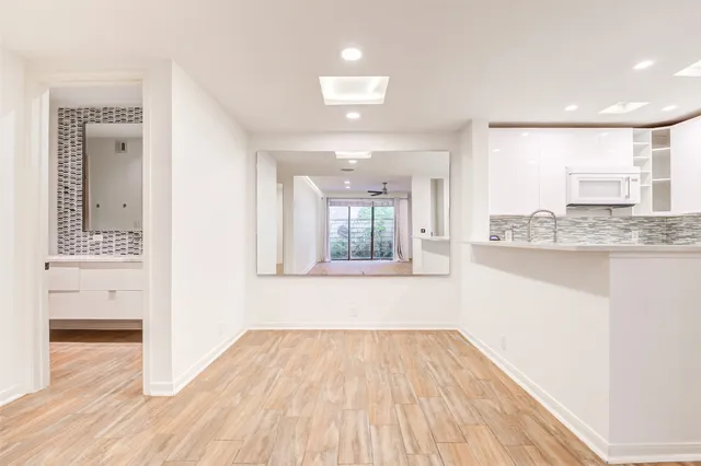 $1,800 | 2829 Timmons Lane, Unit 167, Houston, TX 77027