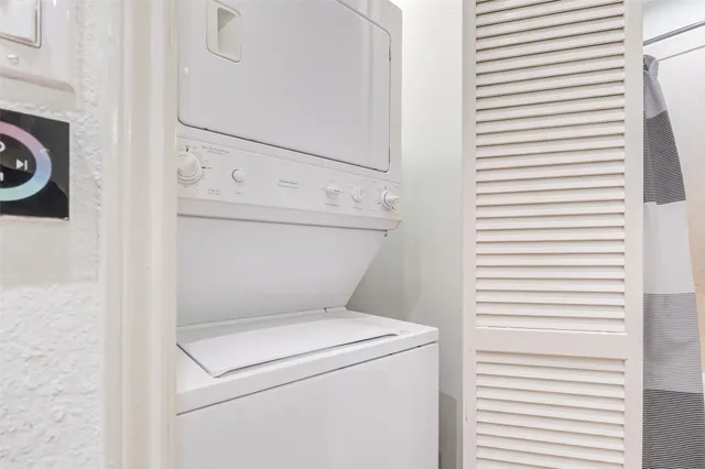 $1,800 | 2829 Timmons Lane, Unit 167, Houston, TX 77027