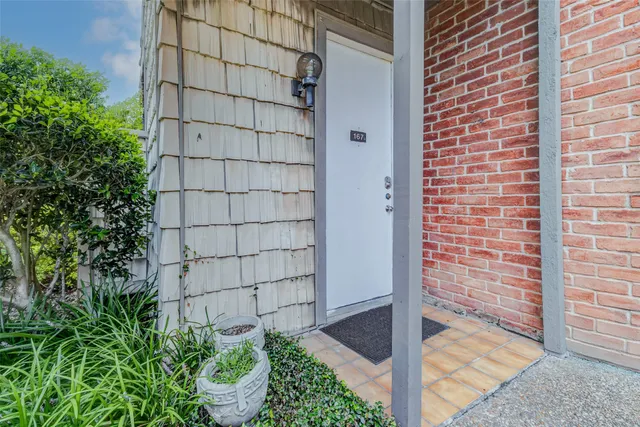 $1,800 | 2829 Timmons Lane, Unit 167, Houston, TX 77027