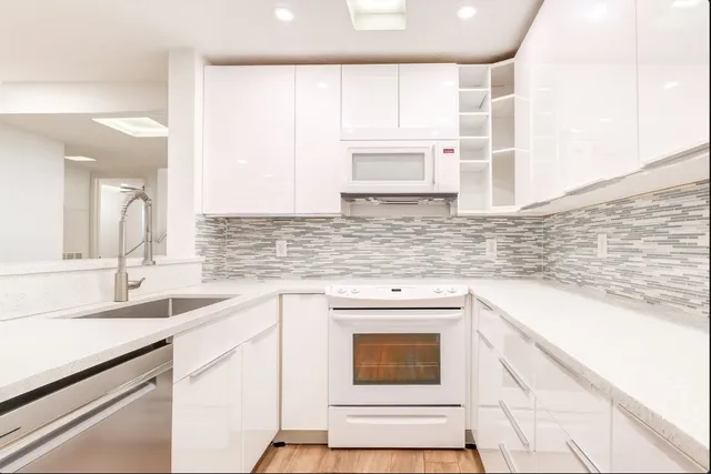 $1,800 | 2829 Timmons Lane, Unit 167, Houston, TX 77027