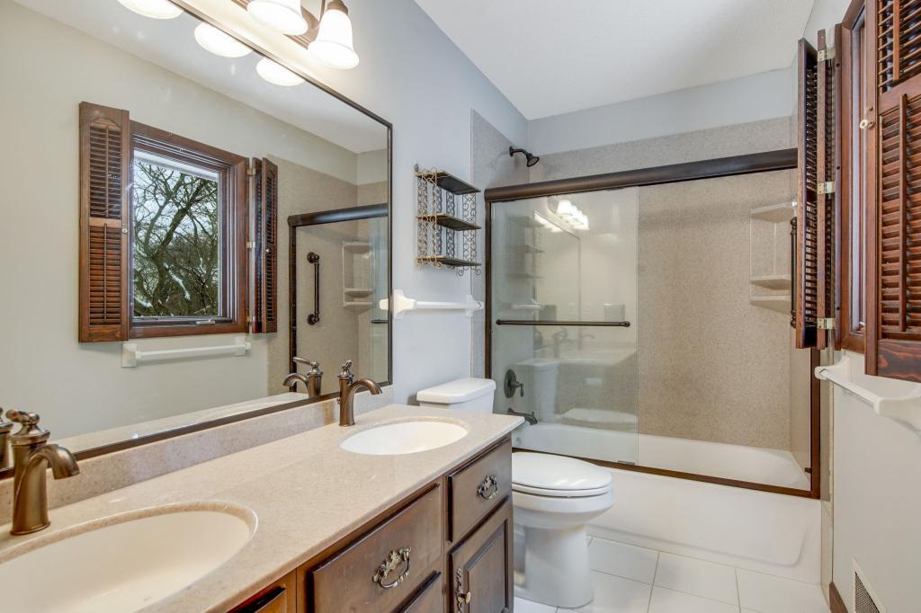 5924 Schaefer Road Edina, MN 55436 - Photo 12 of 22