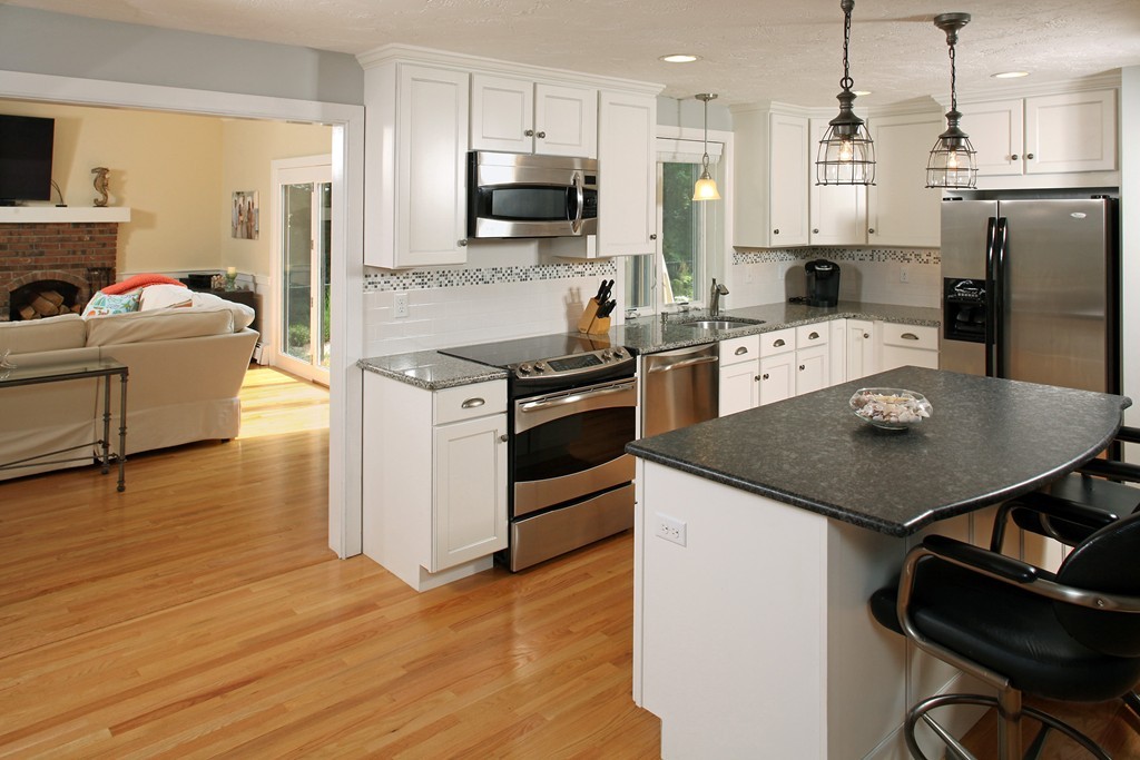 31 Gardner Road Duxbury, MA 02332 - Photo 3 of 18 Gallery Image 3