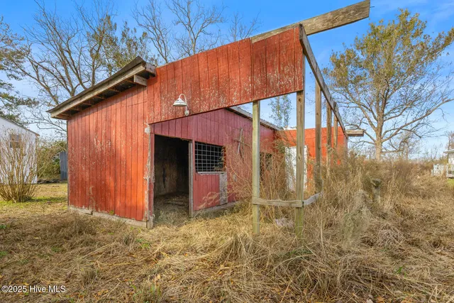 $415,000 | 2880 Catherine Lake Road, Richlands, NC 28574