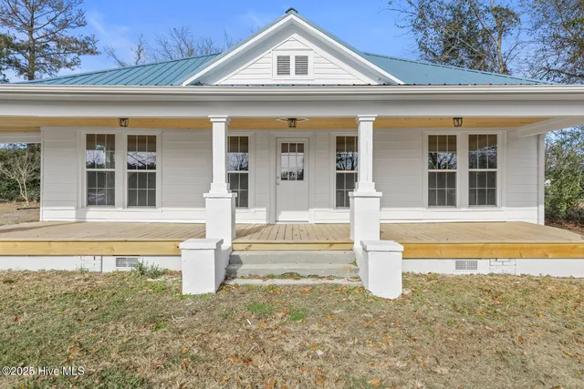 $415,000 | 2880 Catherine Lake Road, Richlands, NC 28574