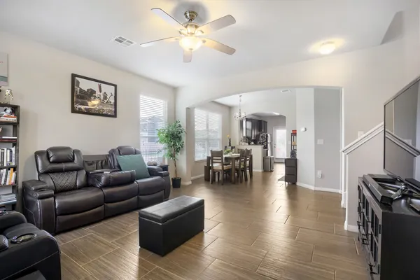$1,950 | 525 North Heatherwilde Boulevard, Pflugerville, TX 78660