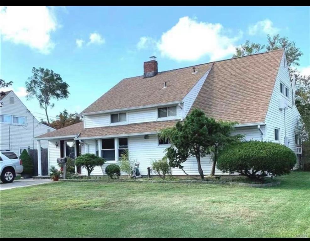 82 Lantern Road Hicksville, NY 11801 - Photo 2 of 28