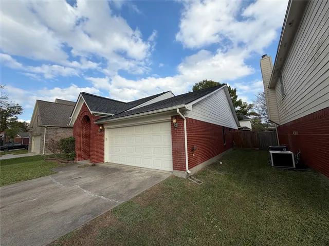 $2,150 | 6310 Pago Lane, Houston, TX 77041