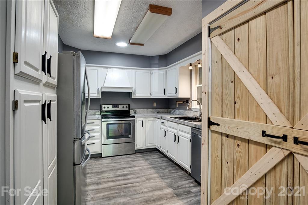 58 Kivi Road Franklin, NC 28734 - Photo 4 of 39 Gallery Image 4