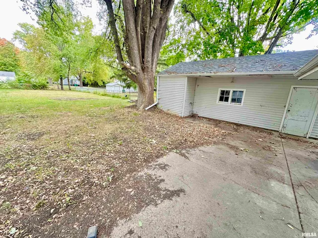 $119,900 | 1460 Beecher Avenue, Galesburg, IL 61401