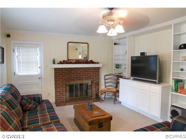 817 Ryder Road Richmond, VA 23235 - Photo 6 of 12 Den/Family/Great Room
