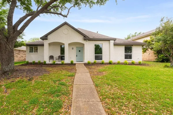 $369,995 | 813 Creek Valley Road, Mesquite, TX 75181