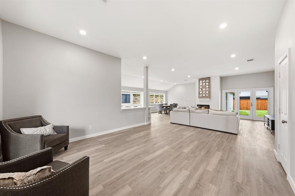 813 Creek Valley Road Mesquite, TX 75181 - Photo 2 of 29