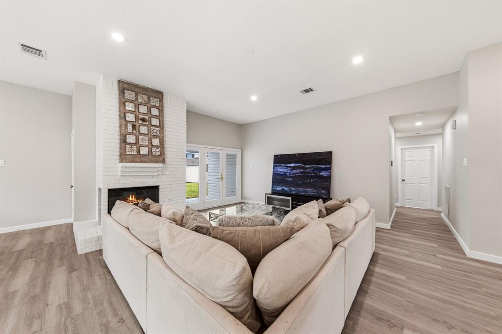 813 Creek Valley Road Mesquite, TX 75181 - Photo 5 of 29