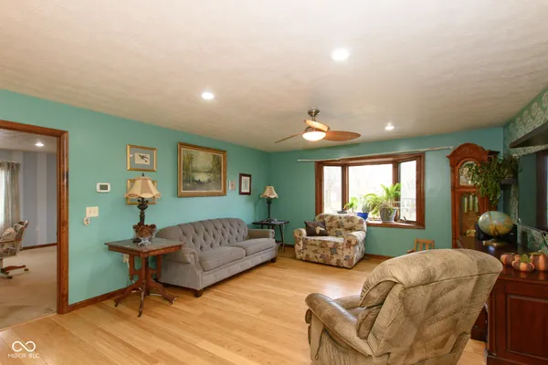 $409,900 | 492 Pelenor Drive, Franklin, IN 46131