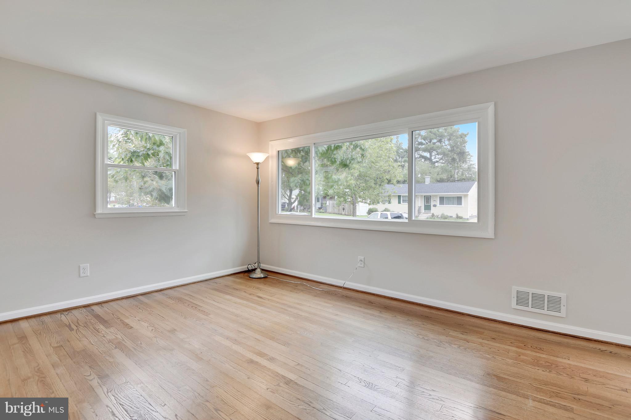 1846 Ridgewick Road Glen Burnie, MD 21061 - Photo 18 of 39 Living Room
