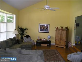 1456 Autumn Road Rydal, PA 19046 - Photo 2 of 12 Living Room