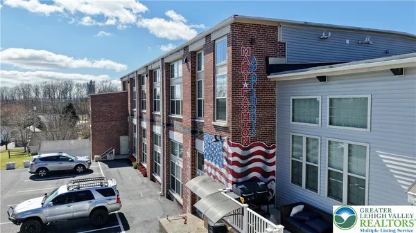 a car parked in front of a building