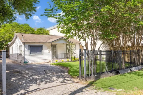 $2,650 | 5704 Darling Street, Houston, TX 77007