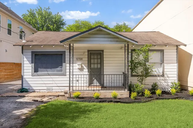 $2,650 | 5704 Darling Street, Houston, TX 77007
