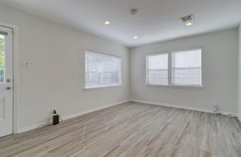 $2,650 | 5704 Darling Street, Houston, TX 77007