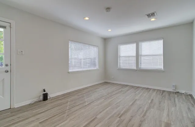 $2,650 | 5704 Darling Street, Houston, TX 77007