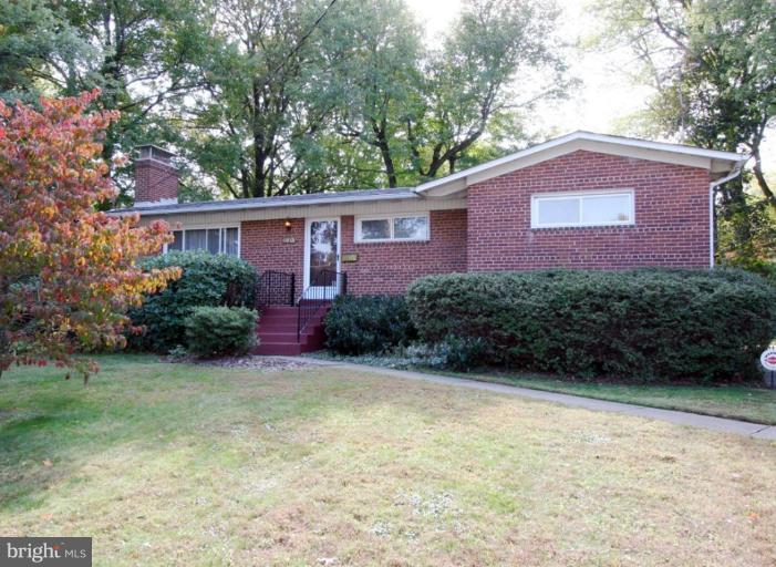 6813 Old Chesterbrook Road McLean, VA 22101 - Photo 1 of 25 Exterior (Main)