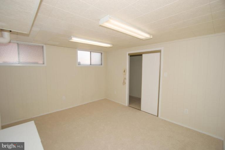 6813 Old Chesterbrook Road McLean, VA 22101 - Photo 14 of 25 Den