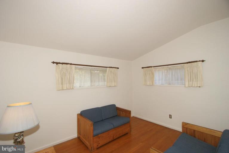 6813 Old Chesterbrook Road McLean, VA 22101 - Photo 15 of 25 Bedroom #2