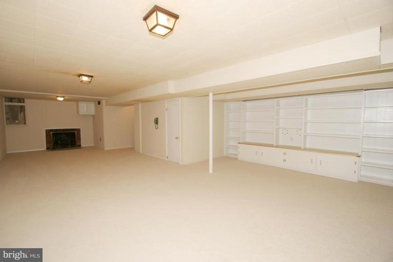 6813 Old Chesterbrook Road McLean, VA 22101 - Photo 19 of 25 Family Room