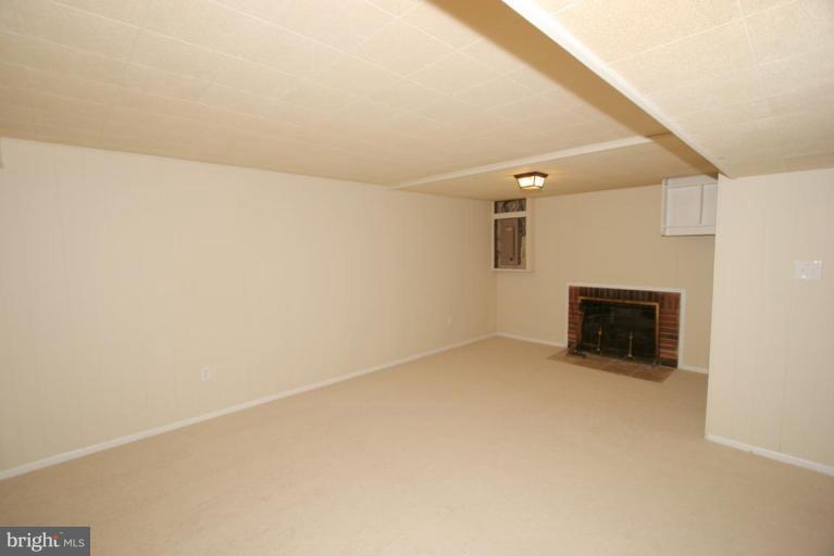 6813 Old Chesterbrook Road McLean, VA 22101 - Photo 20 of 25 Family Room #3